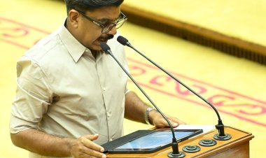 ചരിത്ര വിജയത്തിന് പിന്നാലെ മാത്യു കുഴൽനാടൻഇംഗ്ലീഷിൽ സത്യപ്രതിജ്ഞ ചെയ്തു അധികാരമേറ്റു
