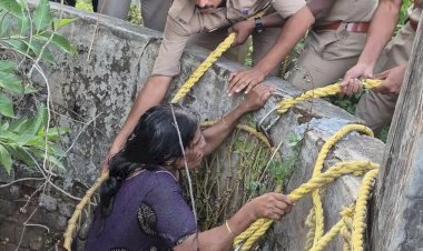 മകൻ കിണറ്റിലെറിഞ്ഞ ആധാരമെടുക്കാൻ ഇറങ്ങി 52 കാരി കിണറ്റിൽ കുടുങ്ങി, ഒടുവിൽ അഗ്നിരക്ഷാസേന രക്ഷകരായി