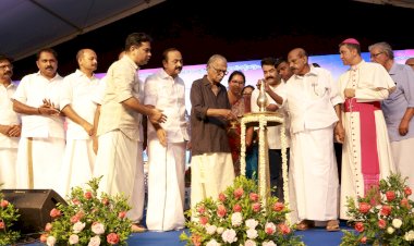 ജന്മനാടിന്റെ ഹൃദയം തൊട്ട് പറവൂരിൽ ചരിത്ര സ്വീകരണം കേരളത്തെ ആഗോള തുറമുഖ നഗരമാക്കുമെന്ന് മുഖ്യമന്ത്രി വി.ഡി. സതീശൻ