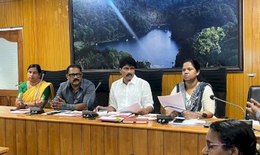 ചൂരൽമല, മുണ്ടക്കൈ ദുരന്തബാധിതർക്കുള്ള ഉപജീവന ബത്ത മൂന്ന് മാസത്തേക്ക് കൂടി നീട്ടി ടൗൺഷിപ്പ് നിർമ്മാണം വേഗത്തിലാക്കാൻ കർശന നിർദ്ദേശം