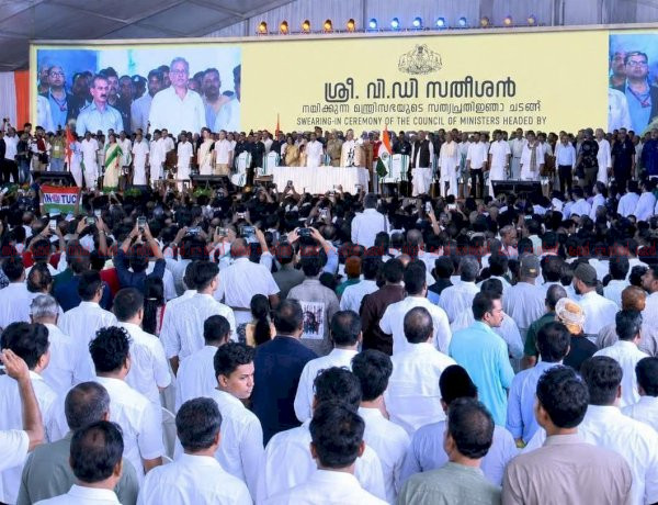നഗരം ജനസാഗരമായി യുഡിഎഫ് സത്യപ്രതിജ്ഞയ്ക്ക് പ്രവർത്തകരുടെ വൻ ഒഴുക്ക്, ഹോട്ടലുകളും വാഹനങ്ങളും കിട്ടാതെ ജനങ്ങൾ വലഞ്ഞു