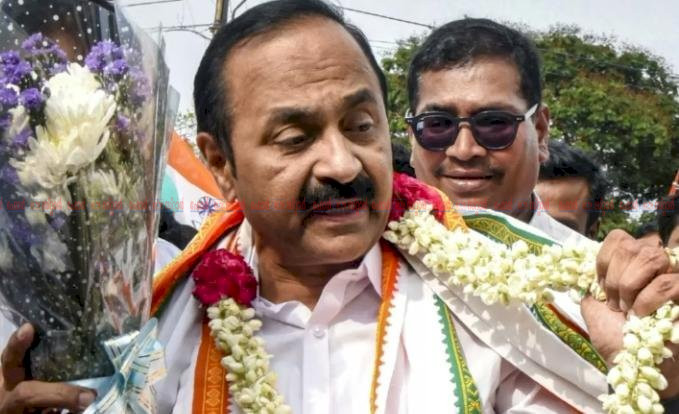 മുഖ്യമന്ത്രി പദമില്ലെങ്കിൽ മന്ത്രിസഭയിലേക്കില്ല വി.ഡി സതീശൻ കടുത്ത നിലപാടിലേക്ക്