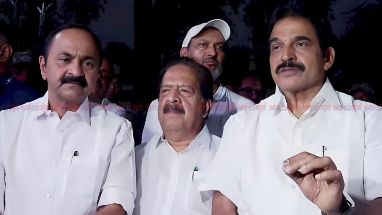​മുഖ്യമന്ത്രി കസേരയിൽ ആര്? സോണിയ ഗാന്ധിയുടെ നിലപാട് നിർണ്ണായകം ഡൽഹിയിൽ ചർച്ചകൾ തുടരുന്നു