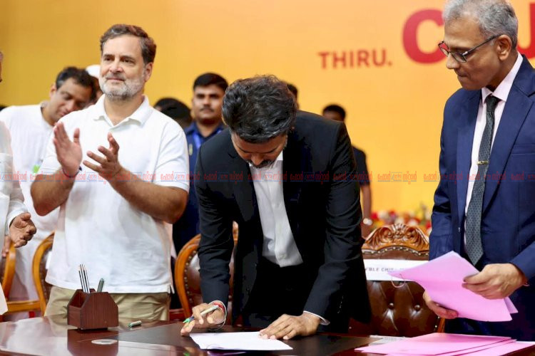 തമിഴ്‌നാടിന്റെ അമരത്ത് ഇനി ജോസഫ് വിജയ് മുഖ്യമന്ത്രിയായി സത്യപ്രതിജ്ഞ ചെയ്ത് അധികാരമേറ്റു