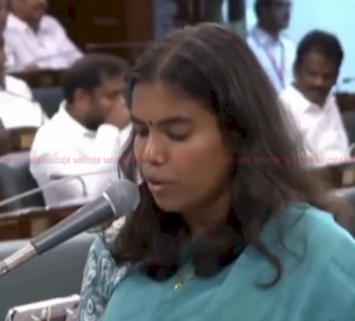 ​സത്യപ്രതിജ്ഞയ്ക്ക് എത്തി, പക്ഷേ കയ്യിൽ സർട്ടിഫിക്കറ്റില്ല മന്ത്രി കീർത്തനയെ തടഞ്ഞ് ഉദ്യോഗസ്ഥർ, സഭയിൽ നാടകീയ രംഗങ്ങൾ