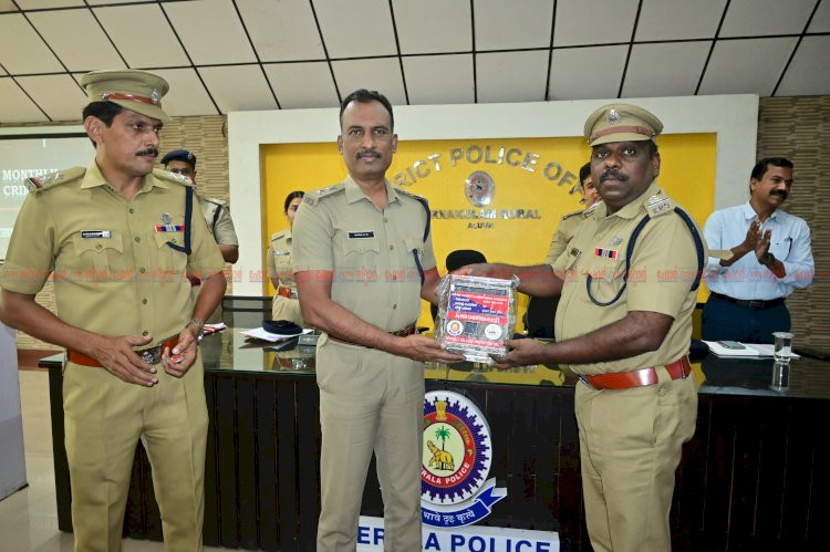 സ്കൂളുകളിൽ ഇനി പോലീസിന്റെ കാവൽപെട്ടി എറണാകുളം റൂറൽ ജില്ലയിൽ കംപ്ലയിന്റ് ബോക്സുകൾ വരുന്നു
