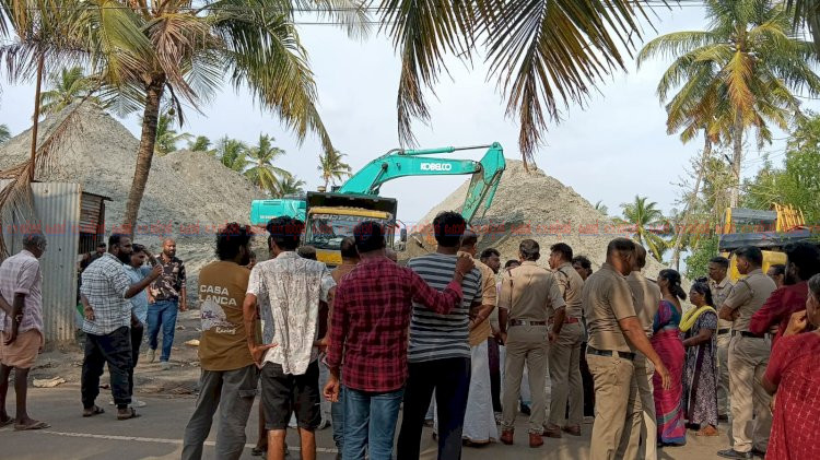 വേമ്പനാട് കായലിൽ അശാസ്ത്രീയ മണൽ ഖനനം തീരദേശവാസികൾ പ്രതിഷേധത്തിൽ
