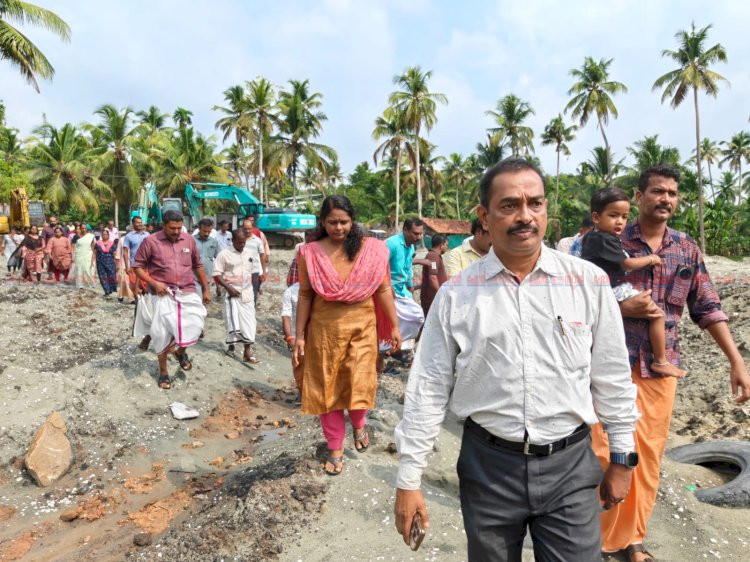 വേമ്പനാടിനെ കാക്കാൻ കൈകോർത്ത് നാട് അശാസ്ത്രീയ ട്രഡ്ജിങ്ങിനെതിരായ ജനകീയ സമരത്തിന് വിജയം.