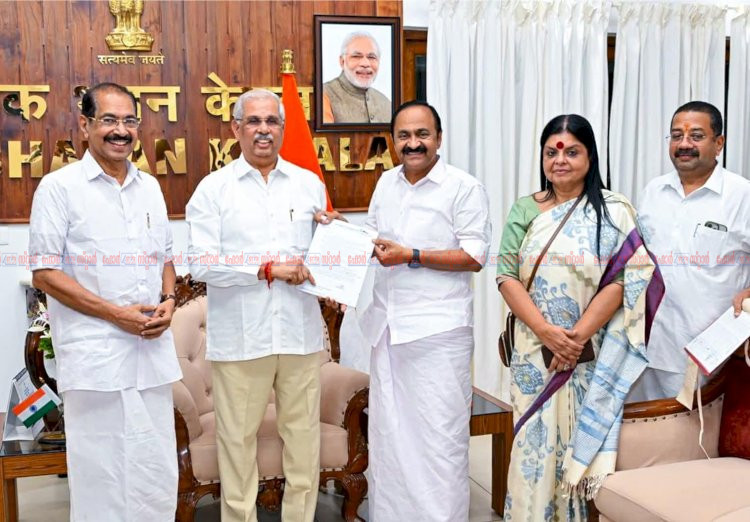 ​കേരളം യുഡിഎഫ് ഭരണത്തിലേക്ക് വി.ഡി. സതീശൻ തിങ്കളാഴ്ച സത്യപ്രതിജ്ഞ ചെയ്യും നിർണ്ണായക മുന്നണി യോഗം ഇന്ന്