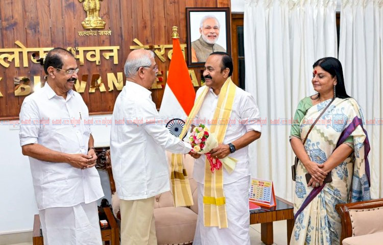 ​കേരളം യുഡിഎഫ് ഭരണത്തിലേക്ക് വി.ഡി. സതീശൻ തിങ്കളാഴ്ച സത്യപ്രതിജ്ഞ ചെയ്യും നിർണ്ണായക മുന്നണി യോഗം ഇന്ന്