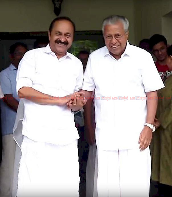 പിണറായിയെ വസതിയിലെത്തി കണ്ട് വി.ഡി. സതീശൻ സത്യപ്രതിജ്ഞയ്ക്ക് ക്ഷണിച്ചു, പിന്തുണ തേടി