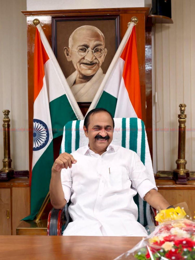 യുഡിഎഫ് സർക്കാരിന്റെ വകുപ്പുവിഭജനം പൂർത്തിയായി മന്ത്രിമാരുടെ പട്ടിക വി.ഡി.സതീശൻ ഗവർണർക്ക് കൈമാറി