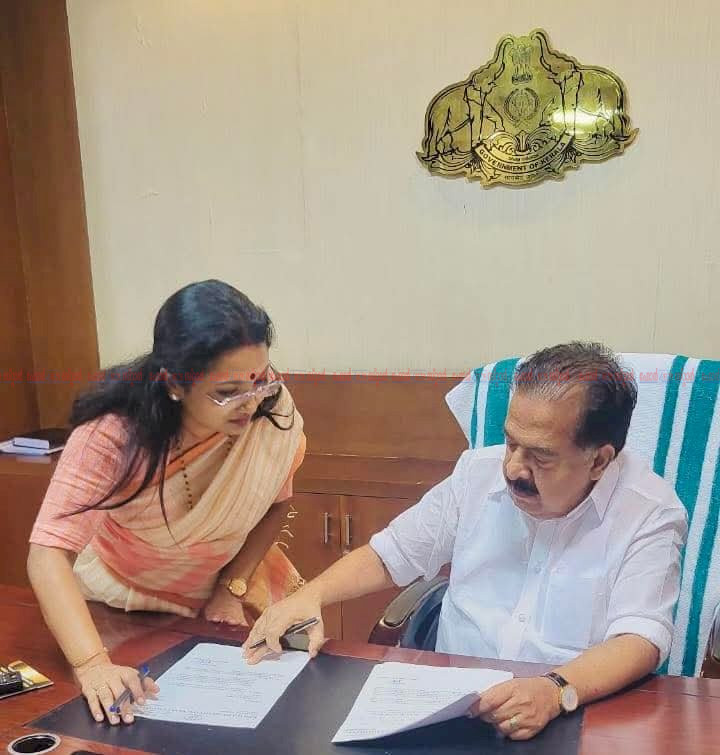 വയനാട് ഫണ്ട് തട്ടപ്പ് വ്യാജപ്രചാരണം കുറ്റക്കാരെ ഉടൻ കണ്ടെത്തണം ദീപ്തി മേരി വർഗീസിന്റെ പരാതിയിൽ ആഭ്യന്തരമന്ത്രിയുടെ ഇടപെടൽ