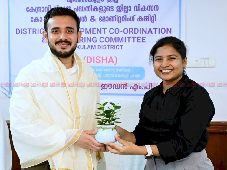 ടെക്നോക്രാറ്റിൽ നിന്ന് സിവിൽ സർവീസിലേക്ക് ഹൃത്വിക് രഞ്ജൻ എറണാകുളം അസിസ്റ്റന്റ് കളക്ടറായി ചുമതലയേറ്റു