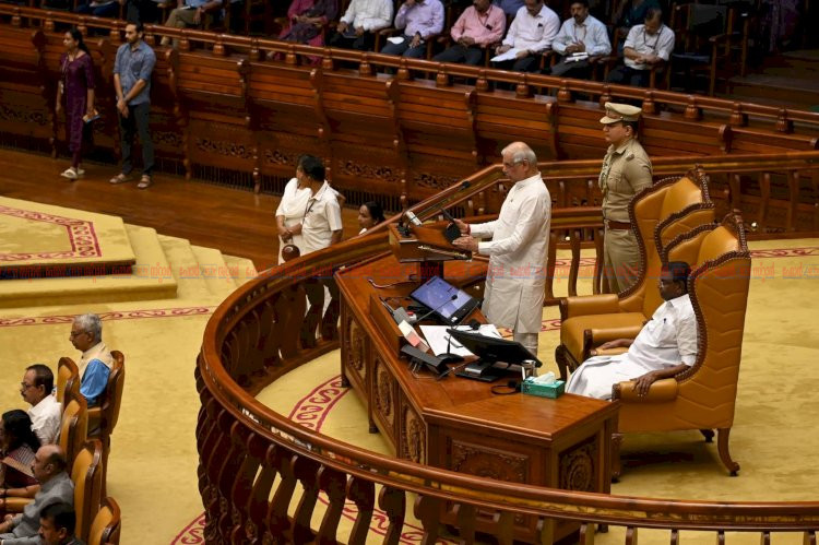 വന്ദേമാതരത്തിൽ കല്ലുകടി, വിദ്യാർത്ഥിനികൾക്ക് ആർത്തവ അവധി യുഡിഎഫ് സർക്കാരിന്റെ ആദ്യ നയപ്രഖ്യാപനത്തിൽ വൻ പ്രഖ്യാപനങ്ങളുമായി ഗവർണർ