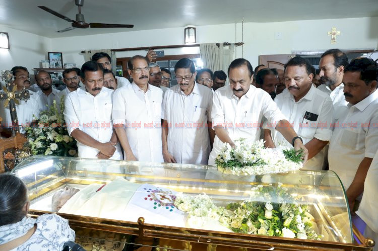 മുൻ മന്ത്രി ടി.യു. കുരുവിളയ്ക്ക് അന്ത്യാഞ്ജലി അർപ്പിച്ച് മുഖ്യമന്ത്രി വി.ഡി. സതീശനും രാഷ്ട്രീയ കേരളവും