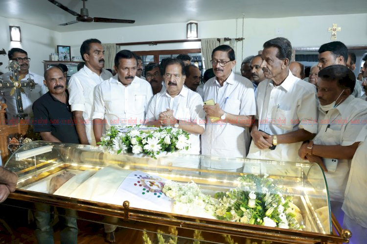 മുൻ മന്ത്രി ടി.യു. കുരുവിളയ്ക്ക് അന്ത്യാഞ്ജലി അർപ്പിച്ച് മുഖ്യമന്ത്രി വി.ഡി. സതീശനും രാഷ്ട്രീയ കേരളവും