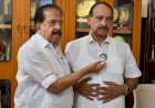 ലഹരിവിരുദ്ധ പോരാട്ടത്തിന് കരുത്തായി വന്ദനയുടെ ഓർമ്മകൾ പിതാവിന് തൂഫാൻ വാറിയർ ബാഡ്ജ് അണിയിച്ച് രമേശ് ചെന്നിത്തല
