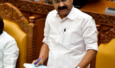 കേരളം കടുത്ത സാമ്പത്തിക പ്രതിസന്ധിയിൽ കടബാധ്യത 5.07 ലക്ഷം കോടി, വിരമിക്കൽ പ്രായം ഉയർത്താൻ ശുപാർശയുമായി യുഡിഎഫ് സർക്കാരിന്റെ ധവളപത്രം