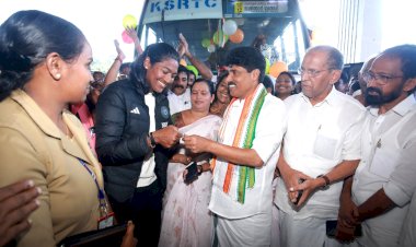 പ്രിയദർശിനി സ്ത്രീ സൗജന്യ യാത്രാ പദ്ധതിക്ക് കൽപ്പറ്റയിൽ തുടക്കം മന്ത്രി ടി. സിദ്ദിഖ് ഫ്ലാഗ് ഓഫ് ചെയ്തു ​ക്രിക്കറ്റ് താരം സജന സജീവന് ആദ്യ ടിക്കറ്റ്
