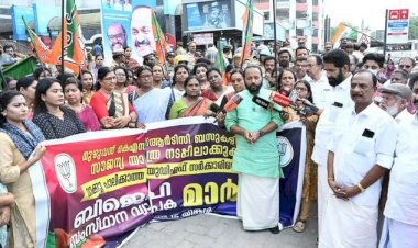 എല്ലാ കെഎസ്ആർടിസി ബസുകളിലും സ്ത്രീകൾക്ക് സൗജന്യ യാത്ര വേണം സംസ്ഥാന വ്യാപകമായി ബിജെപി പ്രതിഷേധം