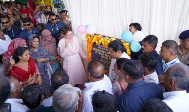 ​തുവ്വൂർ റെയിൽവേ സ്റ്റേഷൻ പ്ലാറ്റ്ഫോം ഷെൽട്ടർ പ്രിയങ്ക ഗാന്ധി എം.പി. നാടിന് സമർപ്പിച്ചു ചെലവഴിച്ചത് 28 ലക്ഷം രൂപ
