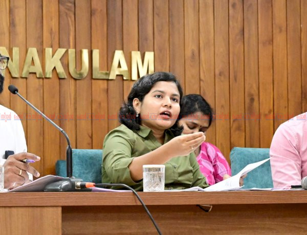 എറണാകുളം ജില്ലാ ഏകജാലക ക്ലിയറൻസ് ബോർഡ് യോഗം 16 അപേക്ഷകൾ തീർപ്പാക്കി വ്യവസായ നിക്ഷേപങ്ങൾക്ക് മുൻഗണന നൽകാൻ കളക്ടർ