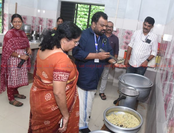 ഭക്ഷ്യ കമ്മീഷൻ ആദിവാസി കോളനികളിലും സ്കൂളിലും സന്ദർശനം നടത്തി ഭക്ഷ്യസുരക്ഷ ഉറപ്പാക്കാൻ കർശന നിർദ്ദേശം