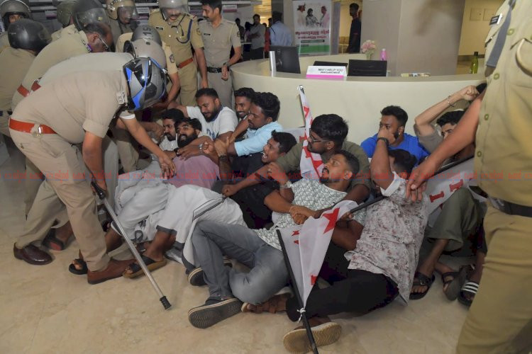 ​തൊടുപുഴ സ്മിത ആശുപത്രിയിൽ നഴ്സിന്റെ ആത്മഹത്യാശ്രമം വ്യാപക പ്രതിഷേധം, ചീഫ് നഴ്സിംഗ് ഓഫീസർക്കും സൂപ്പർവൈസർക്കും സസ്പെൻഷൻ