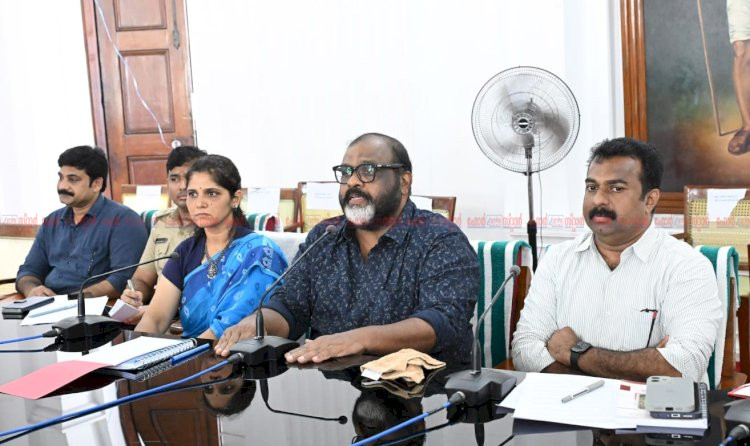​തോടുകളിൽ മാലിന്യം തള്ളിയാൽ കടുത്ത പിഴയും നിയമനടപടിയും പരിശോധന ശക്തമാക്കാൻ മന്ത്രി സി.പി. ജോൺ