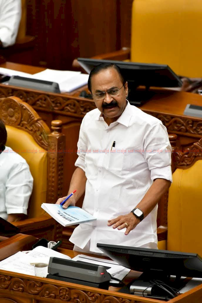 കേരളം കടുത്ത സാമ്പത്തിക പ്രതിസന്ധിയിൽ കടബാധ്യത 5.07 ലക്ഷം കോടി, വിരമിക്കൽ പ്രായം ഉയർത്താൻ ശുപാർശയുമായി യുഡിഎഫ് സർക്കാരിന്റെ ധവളപത്രം