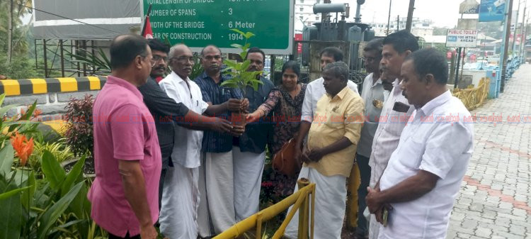 ഭൂമിയെ കാക്കാൻ കൈകോർത്ത് മൂവാറ്റുപുഴ സിപിഐ ടൗൺ ലോക്കൽ കമ്മിറ്റി ‘ഓർമ്മമരം’ നട്ടു