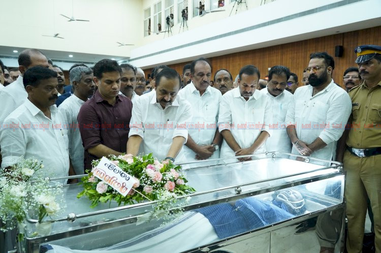 ​സലിം കുമാറിന്റെ വേർപാട് വ്യക്തിപരമായ നഷ്ടം, തനിക്ക് സഹോദരതുല്യനായിരുന്നു മുഖ്യമന്ത്രി വി.ഡി സതീശൻ
