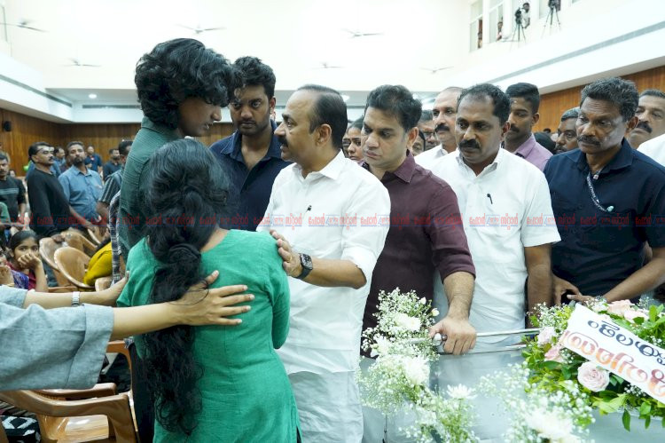 ​സലിം കുമാറിന്റെ വേർപാട് വ്യക്തിപരമായ നഷ്ടം, തനിക്ക് സഹോദരതുല്യനായിരുന്നു മുഖ്യമന്ത്രി വി.ഡി സതീശൻ