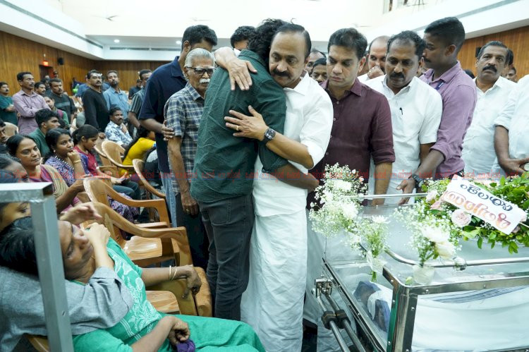 ​സലിം കുമാറിന്റെ വേർപാട് വ്യക്തിപരമായ നഷ്ടം, തനിക്ക് സഹോദരതുല്യനായിരുന്നു മുഖ്യമന്ത്രി വി.ഡി സതീശൻ