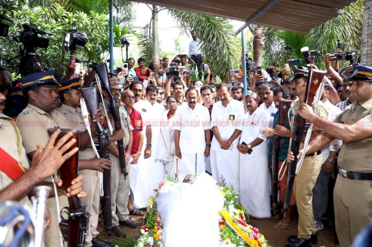 ​ചിരിയുടെ സുൽത്താൻ ഇനി ഓർമ്മ നടൻ സലിം കുമാറിന് ഔദ്യോഗിക ബഹുമതികളോടെ വിട