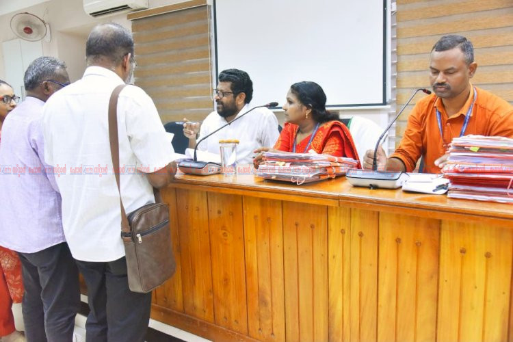 പട്ടികജാതി പട്ടികവർഗ കമ്മീഷൻ സിറ്റിങ് 45 പരാതികൾക്ക് അടിയന്തര പരിഹാരം ആശ്രിത നിയമന പരാതിയിൽ അന്വേഷണത്തിന് ഉത്തരവ്
