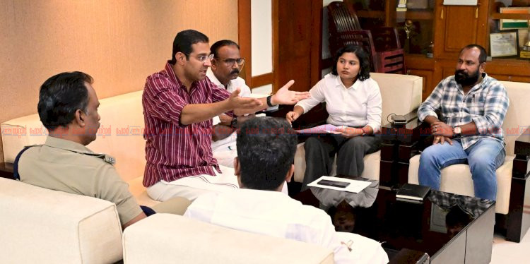പര്യത്തുകാവ് ഭൂമി തർക്കം പരിഹരിച്ചു നിവാസികൾക്ക് അഞ്ച് സെന്റ് സ്ഥലവും വഴിയും നൽകാൻ തീരുമാനം ഒരു വർഷത്തിനകം വീട് വെച്ച് നൽകുമെന്ന് മന്ത്രി റോജി എം. ജോൺ