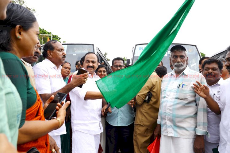 ആലുവ പറവൂർ റൂട്ടിൽ പുതുതായി അനുവദിച്ച കെഎസ്ആർടിസി ബസുകൾ മുഖ്യമന്ത്രി വി ഡി സതീശൻ ഫ്ലാഗ് ഓഫ് ചെയ്തു
