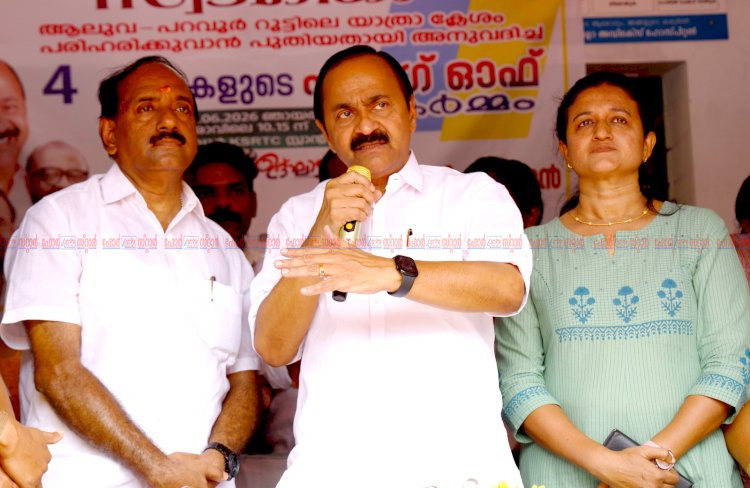 ആലുവ പറവൂർ റൂട്ടിൽ പുതുതായി അനുവദിച്ച കെഎസ്ആർടിസി ബസുകൾ മുഖ്യമന്ത്രി വി ഡി സതീശൻ ഫ്ലാഗ് ഓഫ് ചെയ്തു