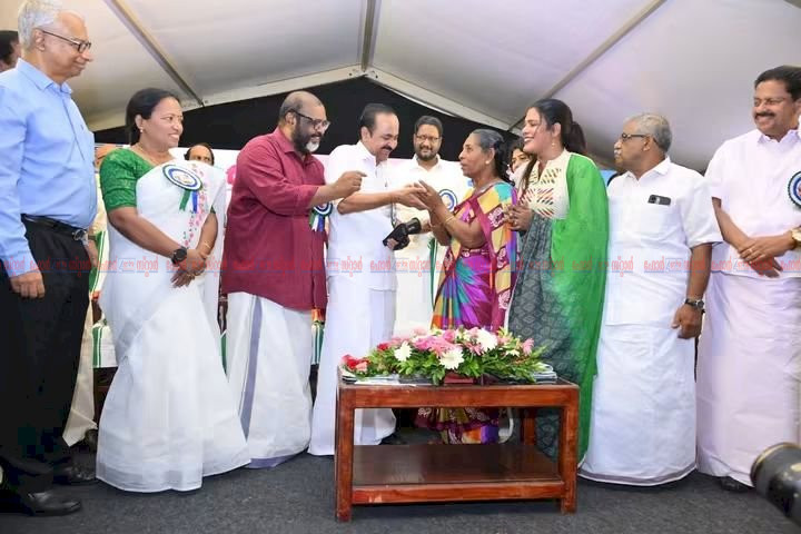 സ്ത്രീകൾക്ക് സൗജന്യ യാത്ര ഔദാര്യമല്ല, അവകാശം കെഎസ്ആർടിസിയുടെ പ്രിയദർശിനി പദ്ധതിയുടെ ഉദ്ഘാടനം മുഖ്യമന്ത്രി വി.ഡി. സതീശൻ നിർവ്വഹിച്ചു