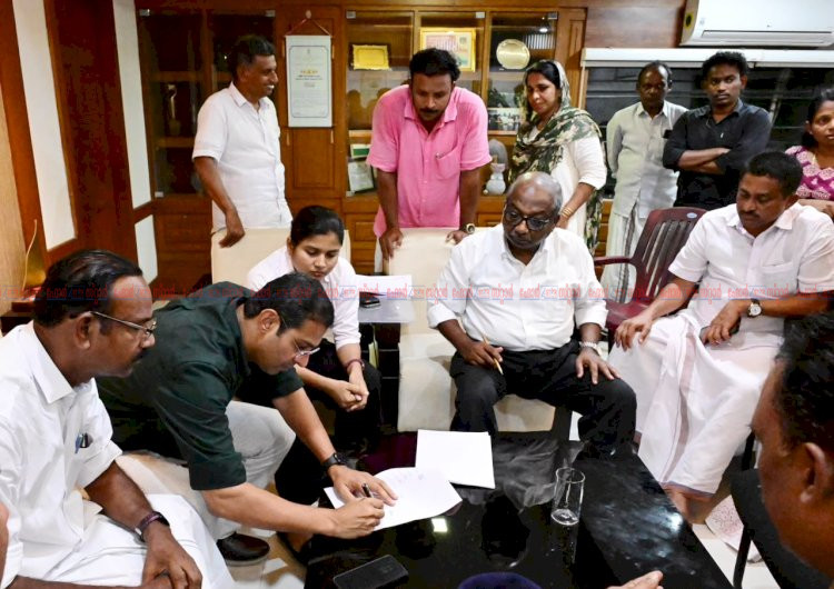 മലയിടംതുരുത്ത് ഭൂമി തർക്കത്തിന് ശുഭപര്യാപ്തി 7 ദളിത് കുടുംബങ്ങൾക്ക് അഞ്ച് സെന്റ് ഭൂമിയും പുതിയ വീടും ഒത്തുതീർപ്പ് കരാറായി