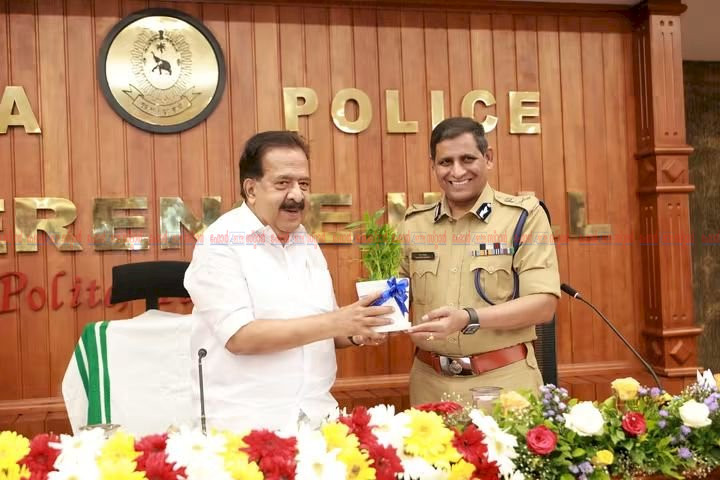 ഓപ്പറേഷൻ തൂഫാൻ 14 ദിവസത്തിനിടെ 10 കോടിയുടെ ലഹരിവസ്തുക്കൾ പിടികൂടി മോഹൻലാൽ തൂഫാൻ വാരിയർ ആകും