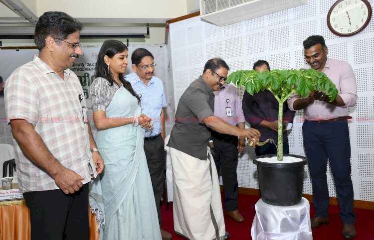 ​കുടുംബശ്രീ ലോകത്തിന് മുന്നിലെ ശക്തമായ സ്ത്രീ സാന്നിധ്യം മന്ത്രി കെ.എം ഷാജി
