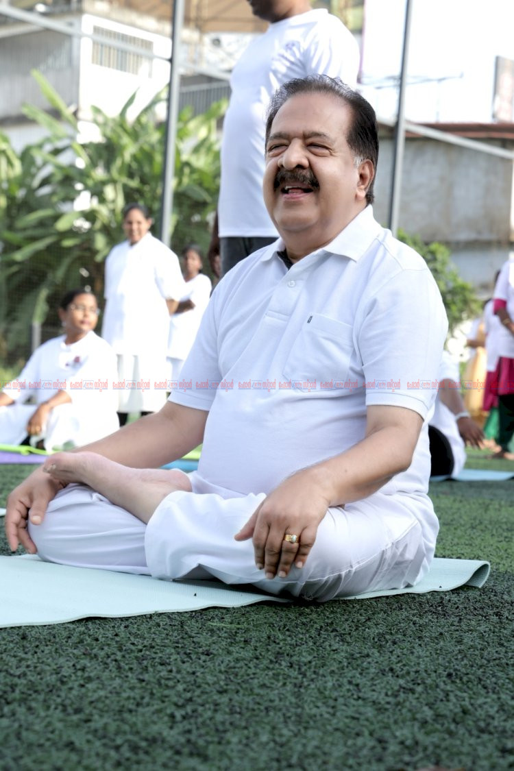 അന്താരാഷ്ട്ര യോഗ ദിനം ​ഹരിപ്പാട് മെഗാ യോഗ ക്യാമ്പും ലഹരിവിരുദ്ധ പ്രതിജ്ഞയും രമേശ് ചെന്നിത്തല ഉദ്ഘാടനം ചെയ്തു