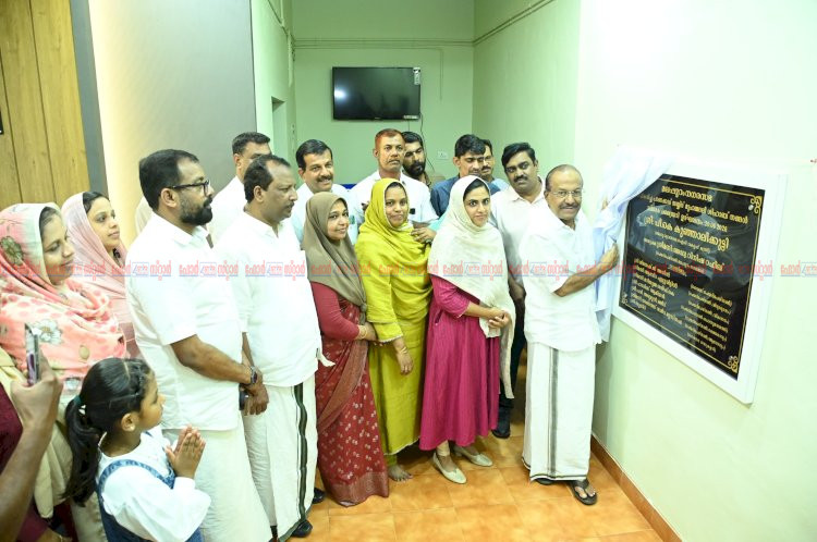 10 ലക്ഷം രൂപ ചെലവിൽ അത്യാധുനിക സൗകര്യങ്ങൾ മലപ്പുറം ശിഹാബ് തങ്ങൾ ലൈബ്രറി മന്ത്രി പി.കെ കുഞ്ഞാലിക്കുട്ടി നാടിന് സമർപ്പിച്ചു