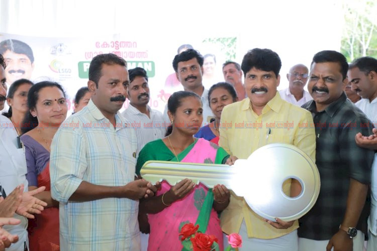 ​പി.എം ജൻമൻ പദ്ധതി വയനാട്ടിൽ അഞ്ച് കുടുംബങ്ങൾക്ക് ഇനി സ്വന്തം വീട്‌ താക്കോൽദാനം മന്ത്രി അഡ്വ. ടി. സിദ്ധിഖ് നിർവഹിച്ചു