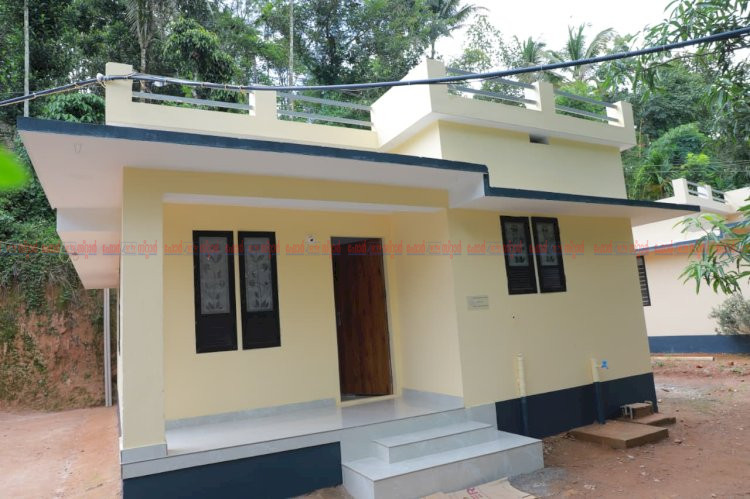 ​പി.എം ജൻമൻ പദ്ധതി വയനാട്ടിൽ അഞ്ച് കുടുംബങ്ങൾക്ക് ഇനി സ്വന്തം വീട്‌ താക്കോൽദാനം മന്ത്രി അഡ്വ. ടി. സിദ്ധിഖ് നിർവഹിച്ചു
