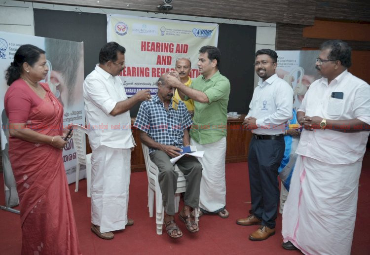 കേൾവി പരിമിതർക്ക് തണലായി ഹൈബി ഈഡൻ എം.പിയുടെ സൗജന്യ ഹിയറിംഗ് എയ്ഡ് വിതരണം 44 പേർക്ക് ഉപകരണങ്ങൾ കൈമാറി