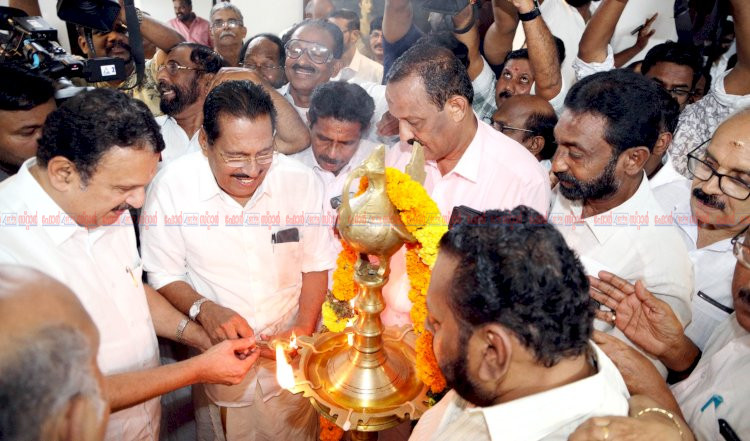 ​കെ. മുരളീധരന്റെ വട്ടിയൂർക്കാവ് മണ്ഡലം ക്യാമ്പ് ഓഫീസ് ശാസ്തമംഗലത്ത് തുറന്നു ജോർജ് ഓണക്കൂർ ഉദ്ഘാടനം ചെയ്തു